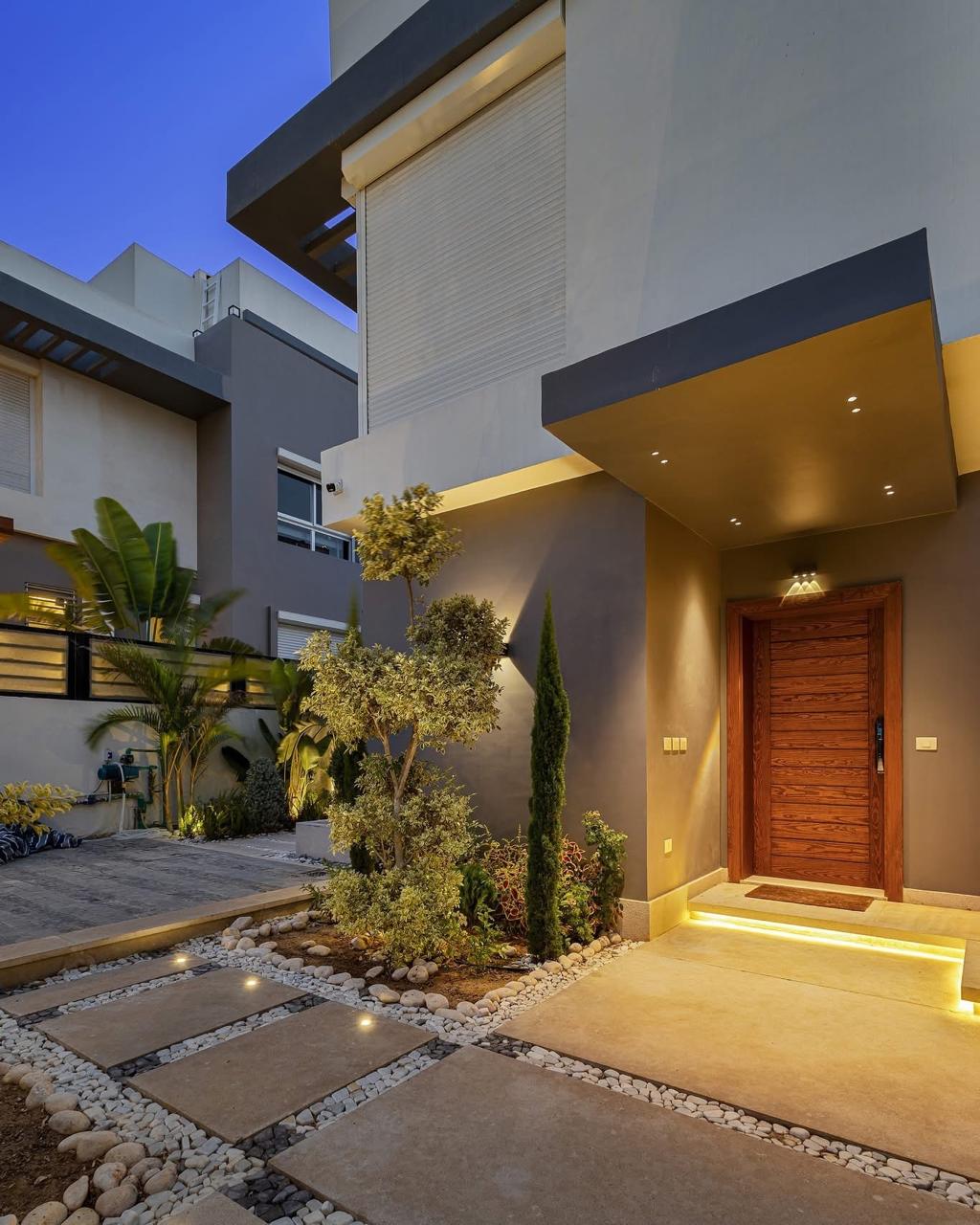 ديكور فيلا فاخر بألوان محايدة ولمسات خشبية — تصميم رقم 8